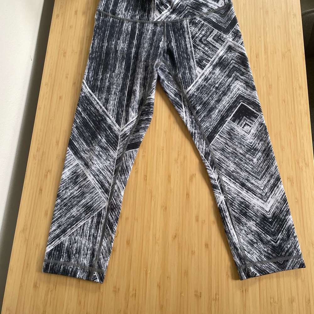 Lululemon Cropped Black and White Patterned Leggings